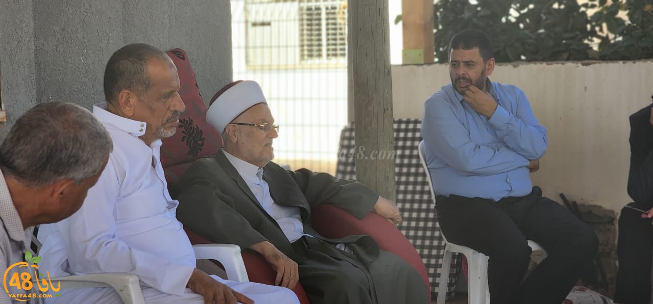 اللد: الشيخ عكرمة صبري على رأس وفد لتهنئة الشيخ يوسف الباز بعد الإفراج عنه